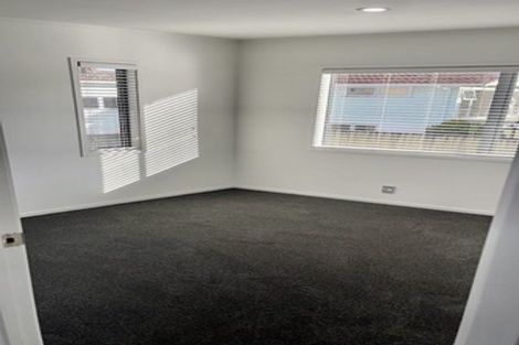 Photo of property in 2/90 Pupuke Road, Hillcrest, Auckland, 0627