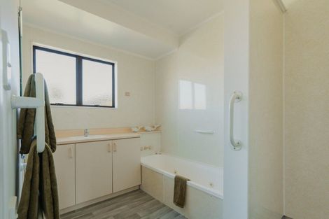 Photo of property in 102 Harbour Road, Ohope, 3121