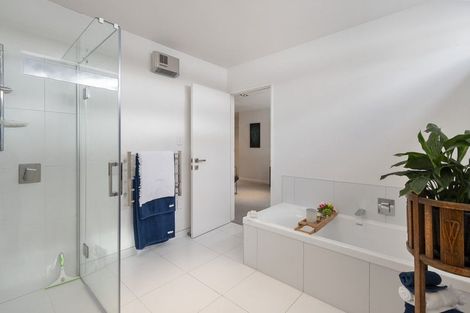 Photo of property in 42 Ruapehu Drive, Fitzherbert, Palmerston North, 4410