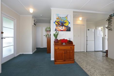 Photo of property in 25 Ngahina Street, Marton, 4710