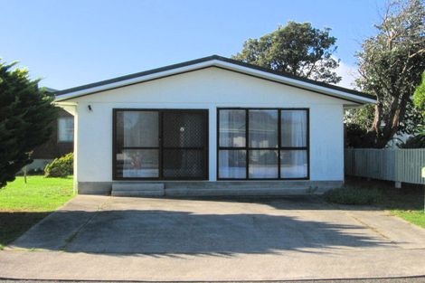 Photo of property in 38 Freyberg Crescent, Waikanae Beach, Waikanae, 5036