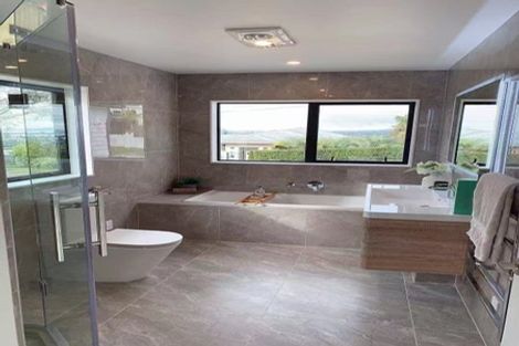 Photo of property in 142a Luckens Road, West Harbour, Auckland, 0618