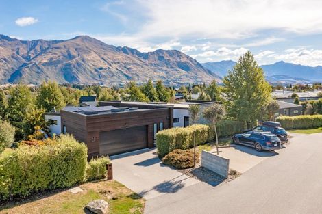 Photo of property in 9 Matipo Street, Wanaka, 9305