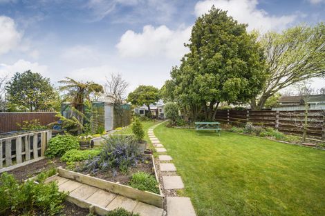 Photo of property in 66 Ruamahanga Crescent, Terrace End, Palmerston North, 4410