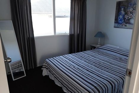 Photo of property in 2/206 Lake Road, Northcote, Auckland, 0627