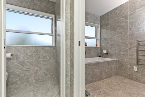 Photo of property in 28 Shah Place, Glen Eden, Auckland, 0602