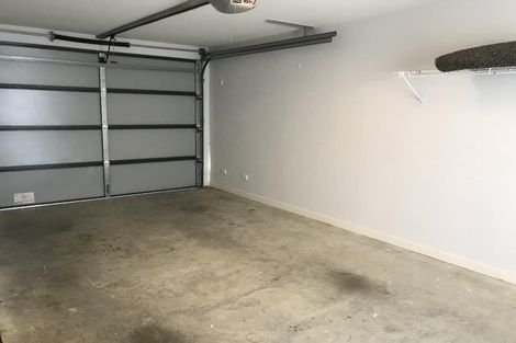 Photo of property in 11a Pinkerton Grove, Newlands, Wellington, 6037