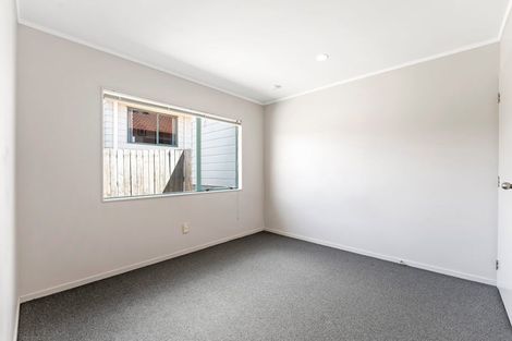 Photo of property in 2/52 Donald Street, Stanmore Bay, Whangaparaoa, 0932