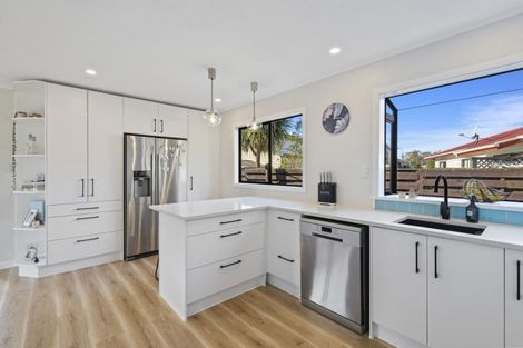 Photo of property in 9 Laredo Grove, Totara Park, Upper Hutt, 5018