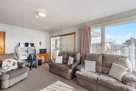 Photo of property in 8 Wychwood Crescent, Bishopdale, Christchurch, 8053