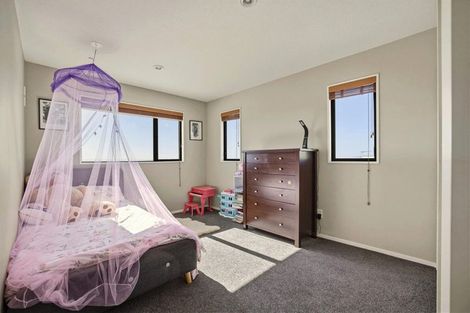 Photo of property in 31 Highcrest Heights, Westmorland, Christchurch, 8025
