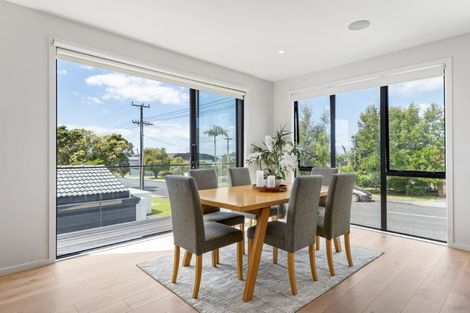 Photo of property in 43 Knights Road, Rothesay Bay, Auckland, 0630