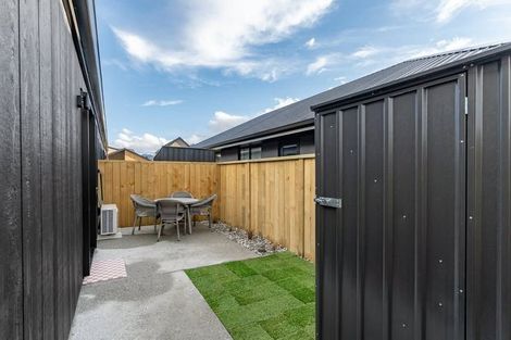 Photo of property in 19 Shelduck Road, Jacks Point, 9371