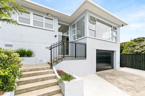 Photo of property in 4 Kororo Street, Northcote, Auckland, 0627