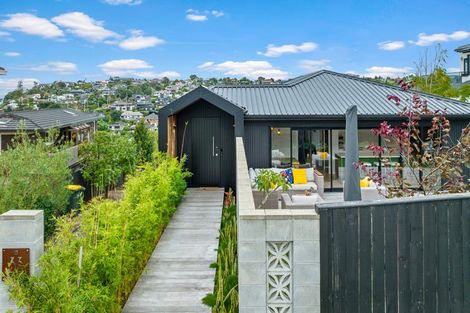 Photo of property in 1/33 Hyde Road, Rothesay Bay, Auckland, 0630