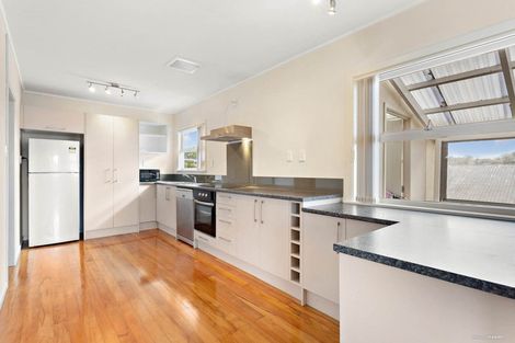 Photo of property in 1/58 Pupuke Road, Hillcrest, Auckland, 0627