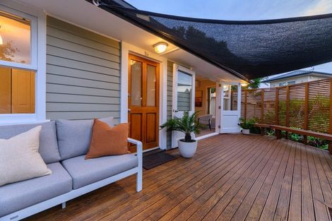 Photo of property in 42 Hereford Street, Te Atatu Peninsula, Auckland, 0610
