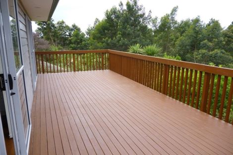 Photo of property in 18 Spoonbill Place, Unsworth Heights, Auckland, 0632