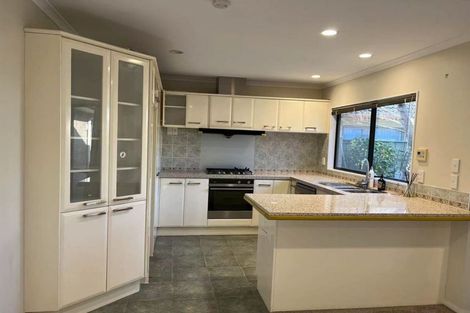 Photo of property in 16 Middlefield Drive, East Tamaki Heights, Auckland, 2016