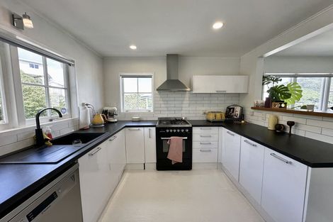 Photo of property in 24a Parklands Drive, Karori, Wellington, 6012