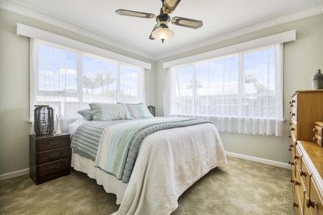 Photo of property in 20 Peachgrove Road, Te Atatu Peninsula, Auckland, 0610