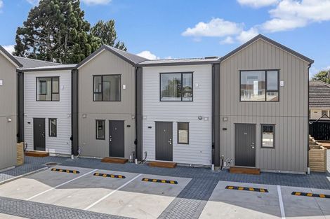 Photo of property in 9/47 Beach Road, Te Atatu Peninsula, 0610