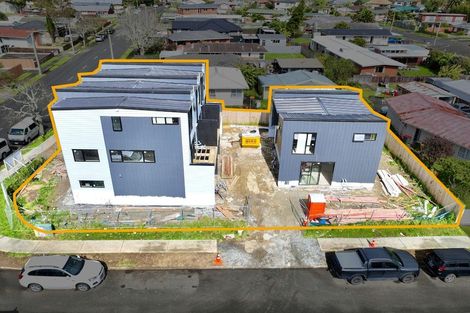 Photo of property in 2a Convair Crescent, Mangere, Auckland, 2022