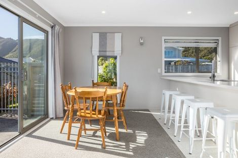 Photo of property in 11 Henrietta Maxwell Grove, Wainuiomata, Lower Hutt, 5014