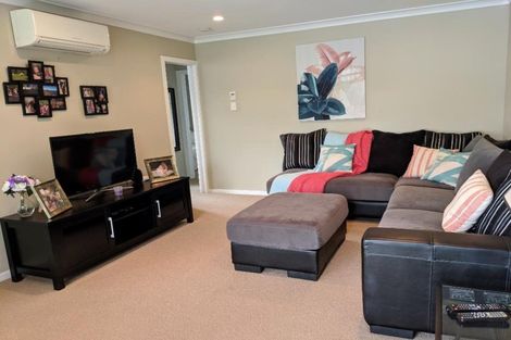 Photo of property in 6f1- Gemstone Drive, Birchville, Upper Hutt, 5018