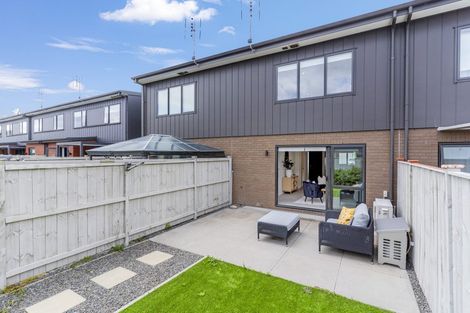 Photo of property in 15 Orona Place, Takanini, 2112