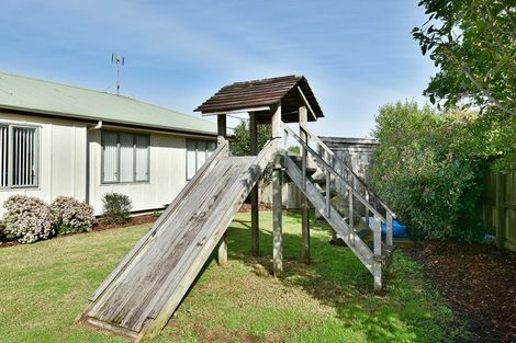 Photo of property in 20 Aitkenhead Court, Parakai, 0830