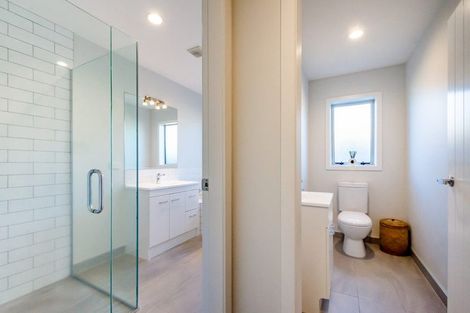 Photo of property in 37 San Priamo Place, Paraparaumu Beach, Paraparaumu, 5032