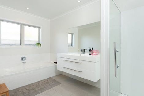 Photo of property in 15 Lakeview Quay, Pyes Pa, Tauranga, 3112