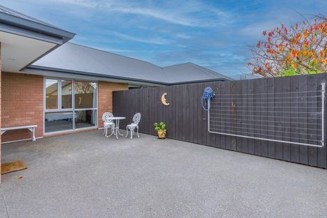 Photo of property in 2/12 Kirsten Place, Parklands, Christchurch, 8083