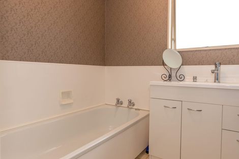 Photo of property in 18 Stillwater Place, Westbrook, Palmerston North, 4412