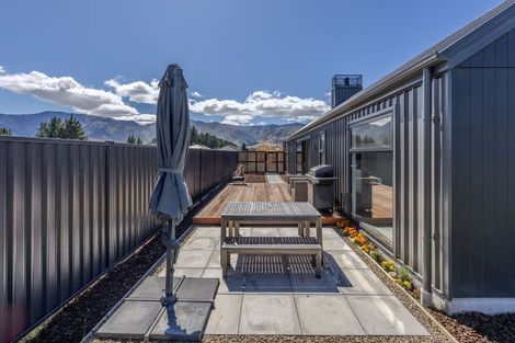 Photo of property in 8 Longview Drive, Lake Hawea, 9382