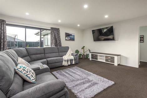 Photo of property in 19 Broadway Parade, Rolleston, 7615