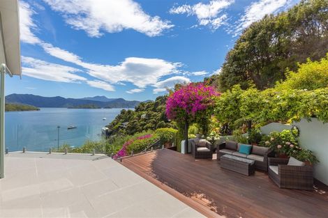 Photo of property in 2 Marina View, Waikawa, Picton, 7281