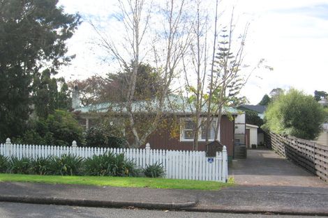 Photo of property in 19 Taipari Road, Te Atatu Peninsula, Auckland, 0610