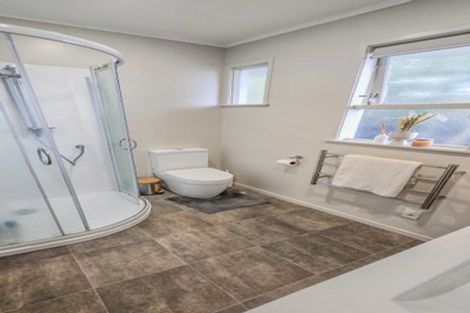 Photo of property in 1 Coburg Street, Henderson, Auckland, 0612
