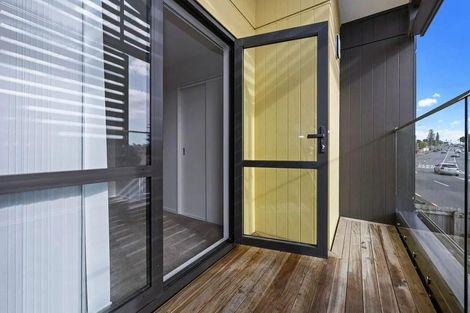 Photo of property in 1/3226 Great North Road, New Lynn, Auckland, 0600
