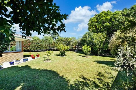 Photo of property in 1/2 Wallace Road, Ranui, Auckland, 0612