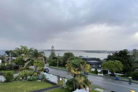 Photo of property in 64 Island Bay Road, Beach Haven, Auckland, 0626