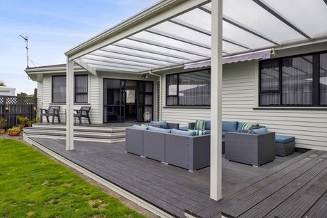 Photo of property in 16 Ramanui Avenue, Hawera, 4610