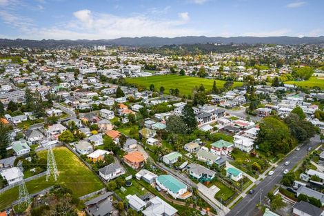 Photo of property in 52 Beaubank Road, Kelston, Auckland, 0602