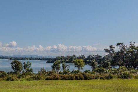 Photo of property in 65 Tahuna Minhinnick Drive, Glenbrook, 2681