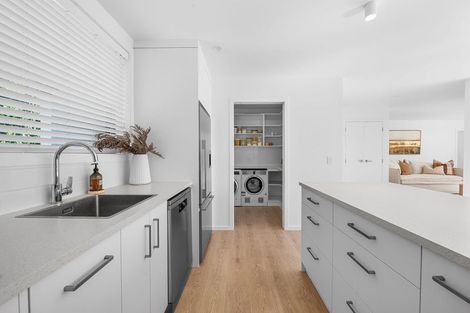 Photo of property in 42 Vardon Road, St Andrews, Hamilton, 3200