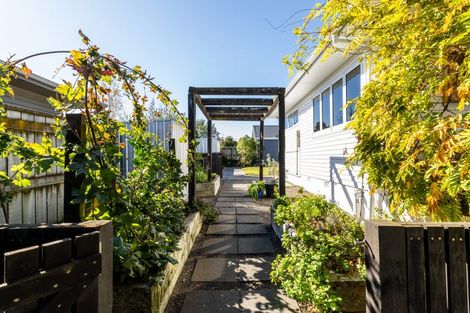 Photo of property in 9 Palmerston Road, Havelock North, 4130