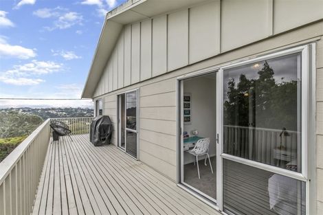 Photo of property in 2/16 Stanley Road, Glenfield, Auckland, 0629