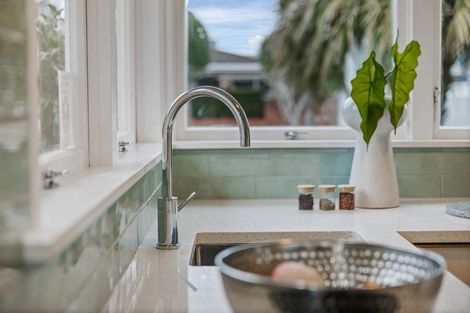 Photo of property in 1/14 Westwell Road, Belmont, Auckland, 0622